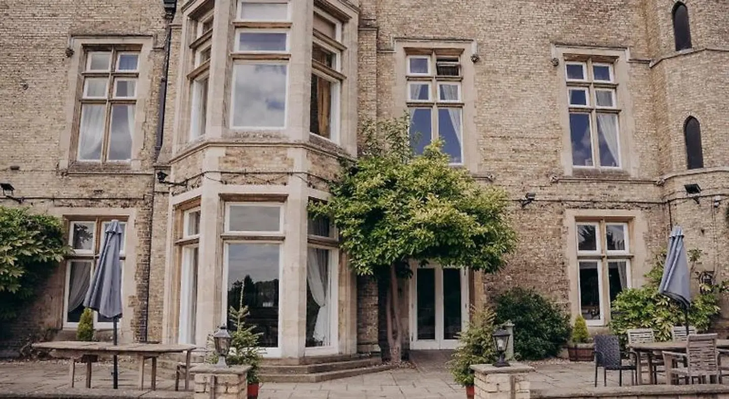 Cave Castle Hotel & Country Club EXTERIOR