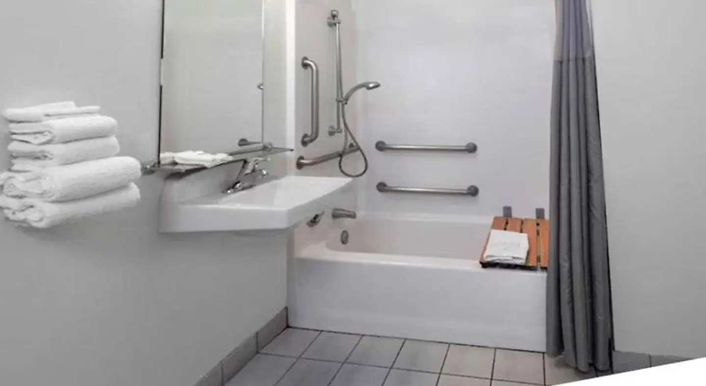 Motel 6 Anaheim, CA - Maingate Badezimmer