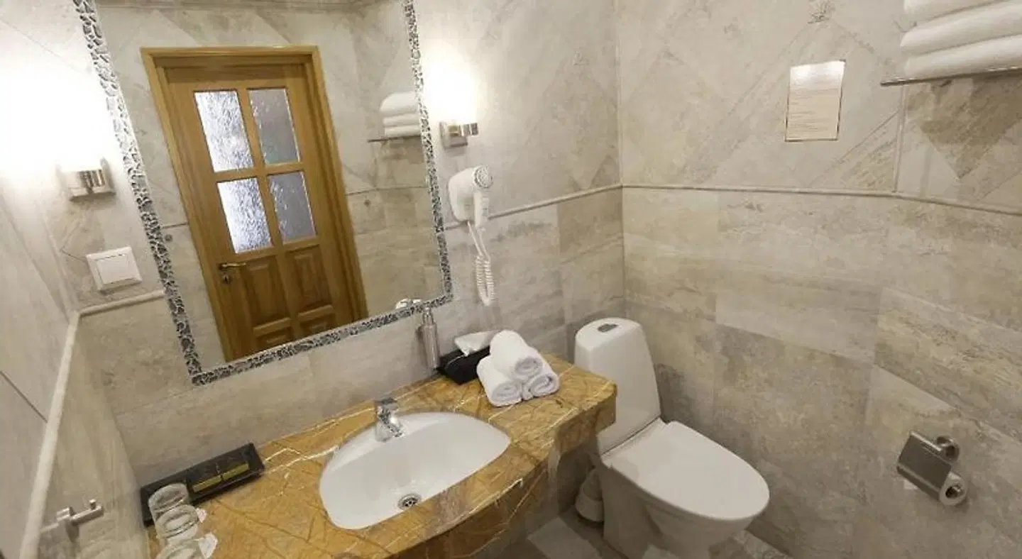 Georgi Hotell Badezimmer