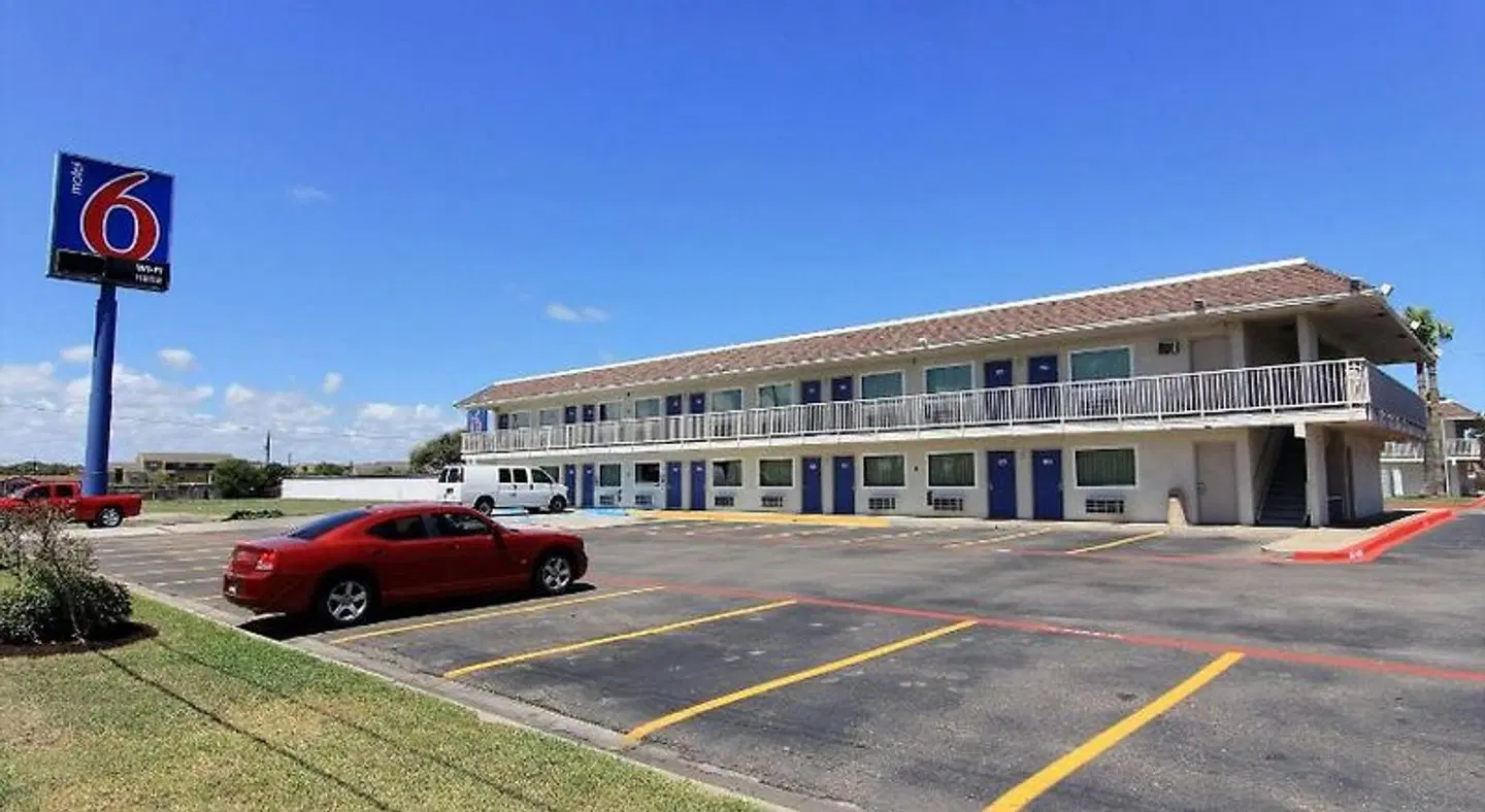 Motel 6 Corpus Christi, TX - East - North Padre Island EXTERIOR