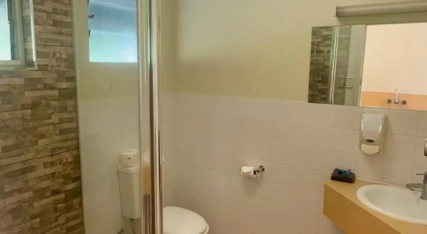 Atherton Motel Badezimmer