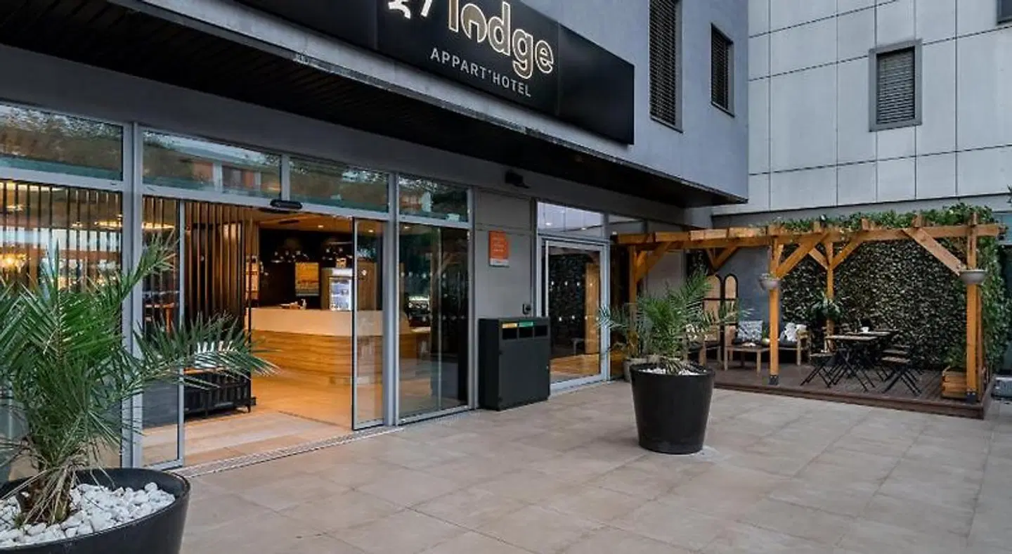 Quality Suites Lyon 7 Lodge EXTERIOR