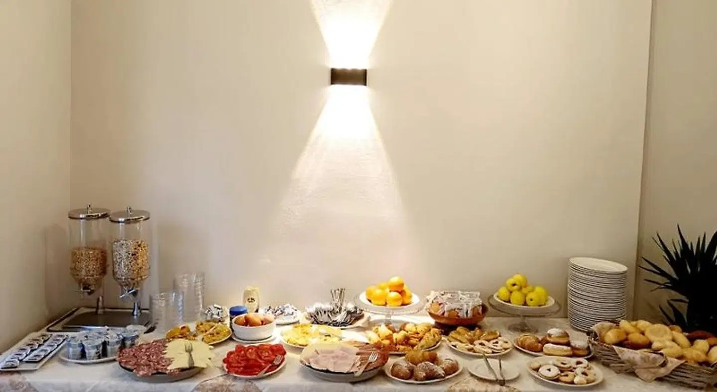 Cantaleone ROOM_EXAMPLE