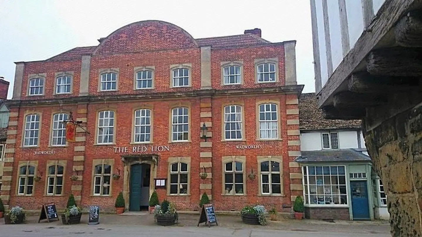 Red Lion - B&B EXTERIOR