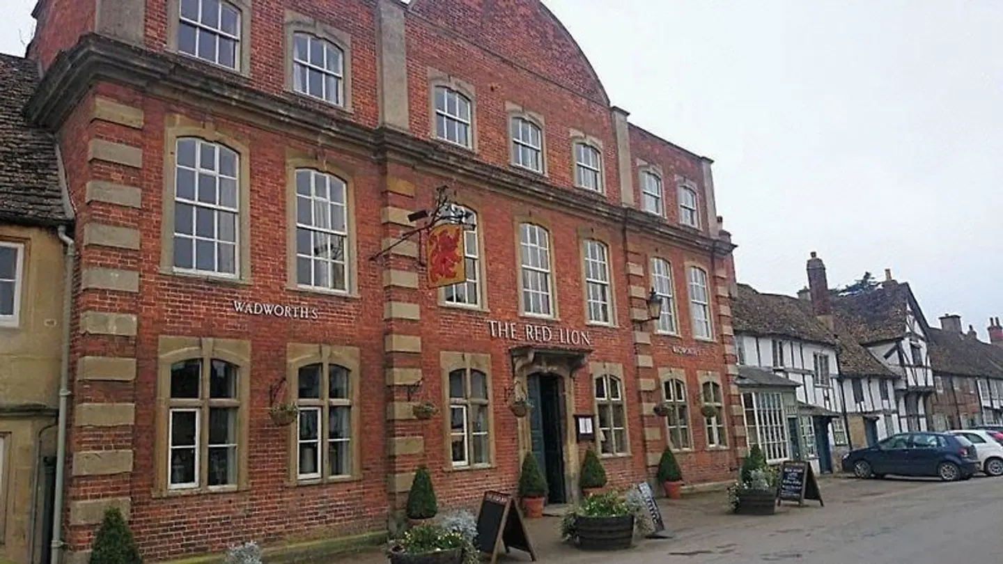 Red Lion - B&B EXTERIOR