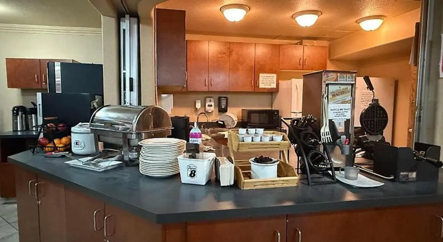 Super 8 by Wyndham Fort St. John BC Restaurant