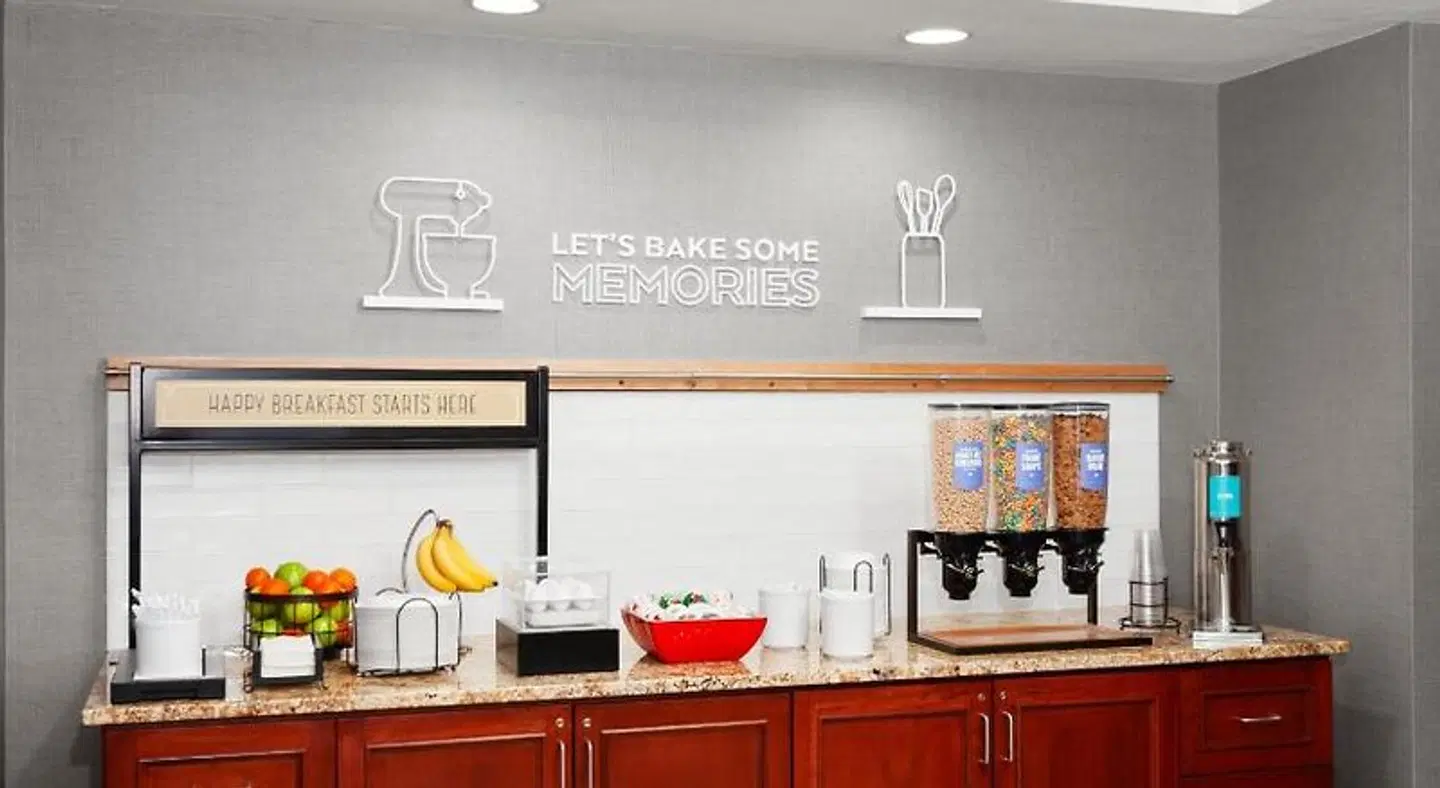 Hampton Inn & Suites Alexandria LOUNGE_LOBBY