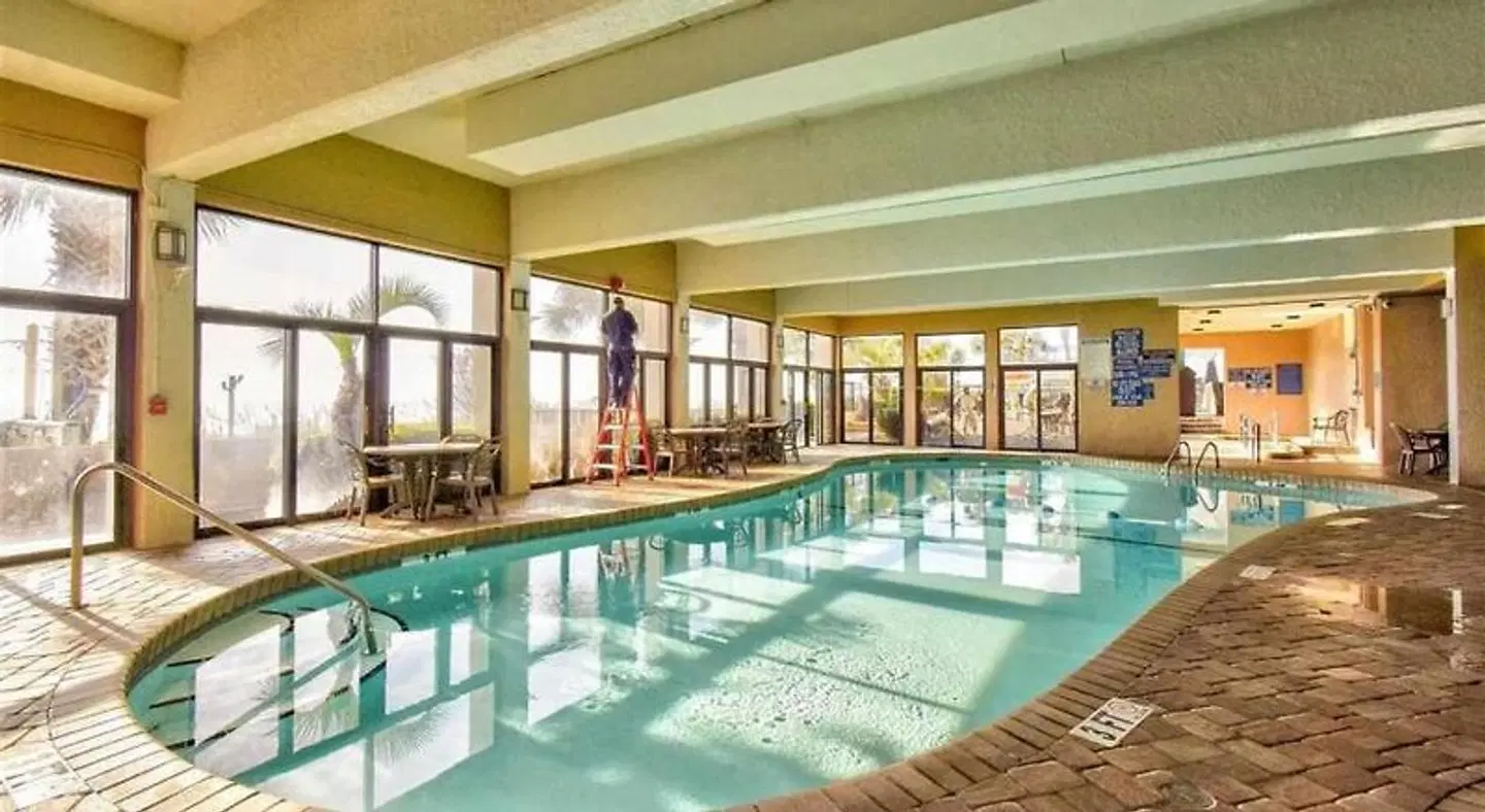 Compass Cove Hallenbad