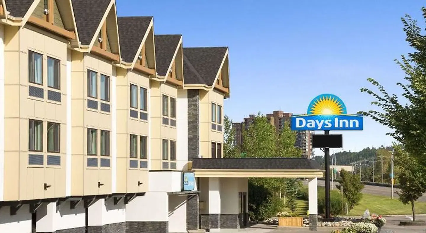Days Inn Calgary Northwest EXTERIOR
