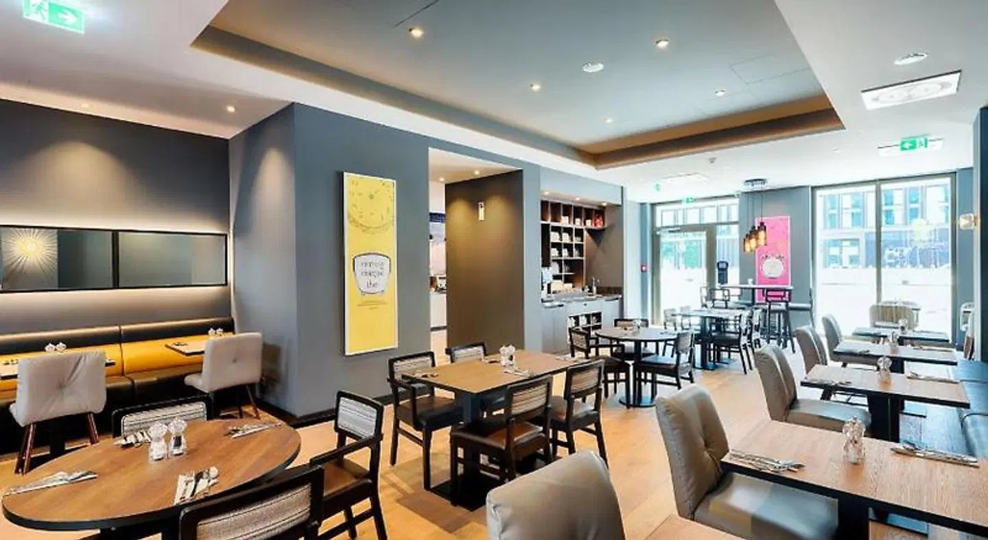 Premier Inn Darmstadt City Centre Bar