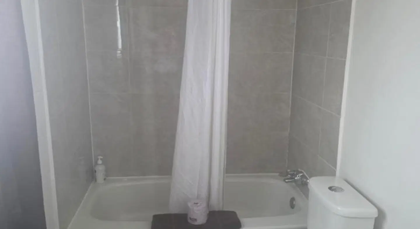 Howard Johnson by Wyndham Grande Prairie Badezimmer