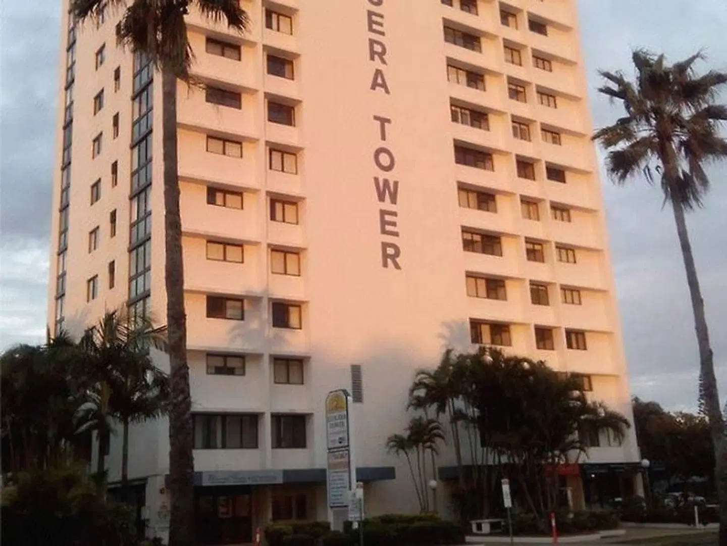 Elouera Tower EXTERIOR