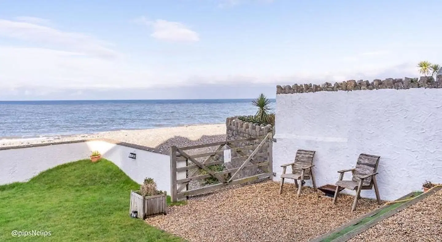 Superb Cintra Beachside Apartments Strand
