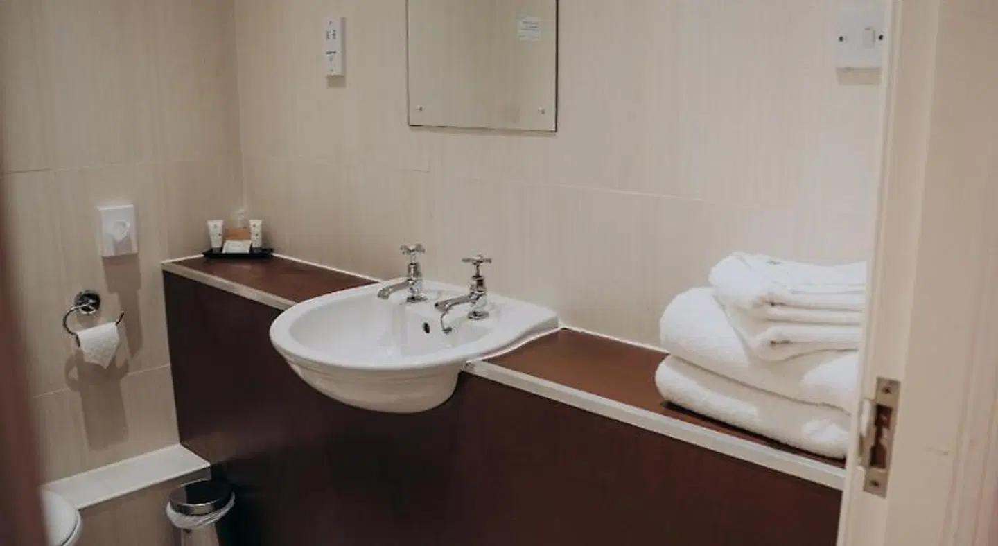 Cave Castle Hotel & Country Club Badezimmer