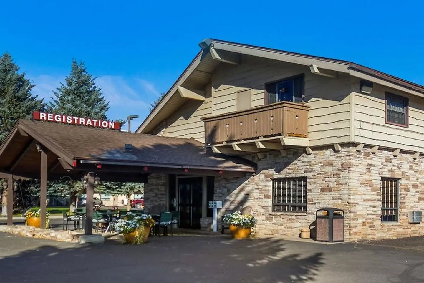 The Inn at Tomichi Village EXTERIOR
