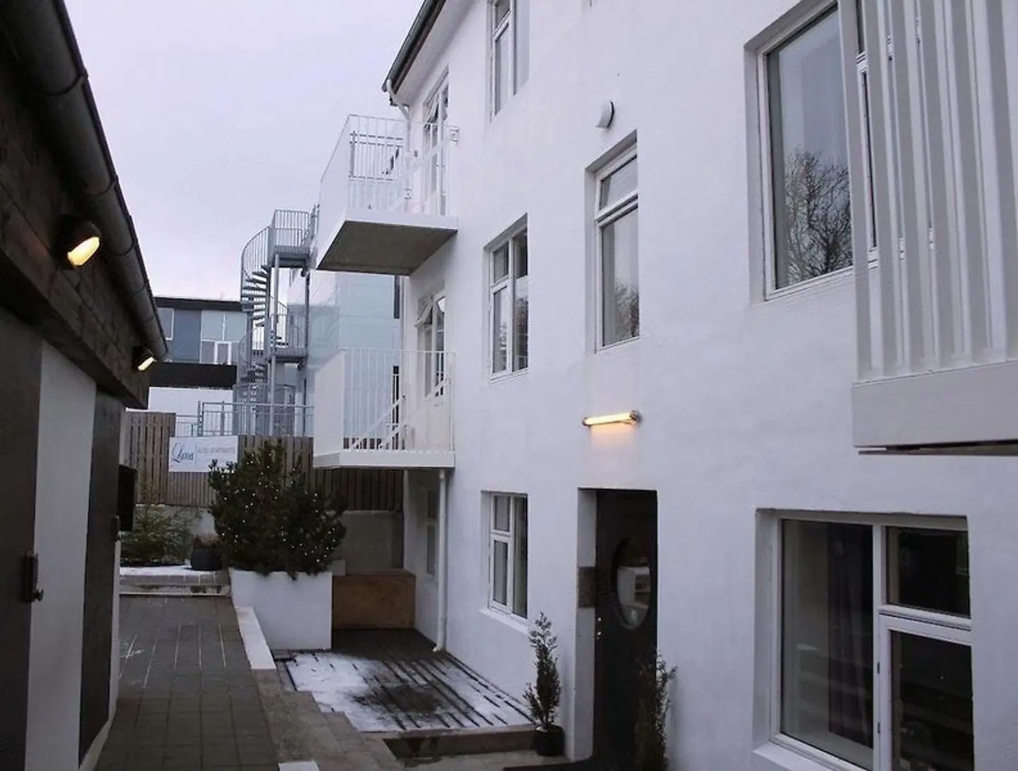 Astro Apartments EXTERIOR