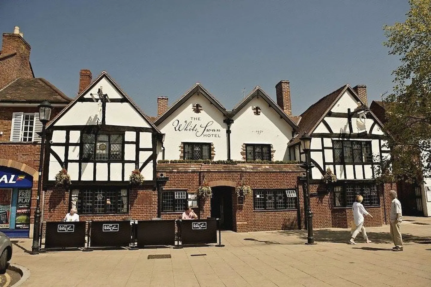 The White Swan Hotel EXTERIOR