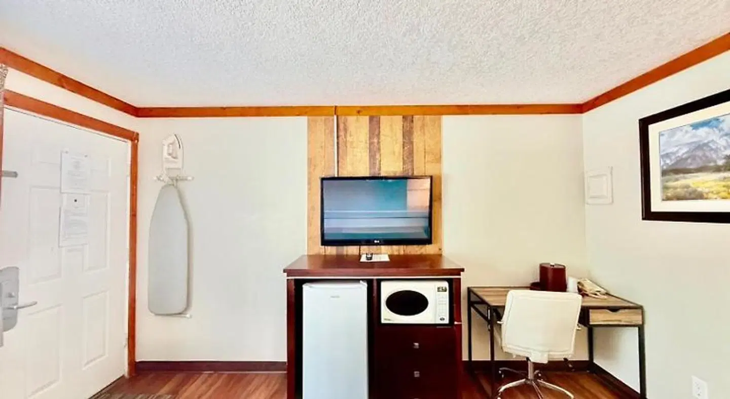 Travelodge by Wyndham Golden Sportsman Lodge ROOM_EXAMPLE