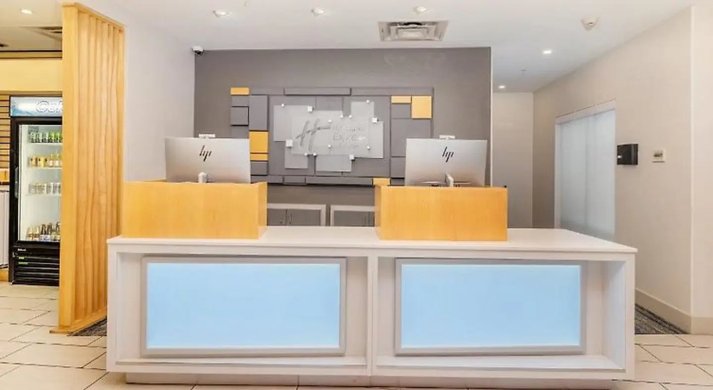 Holiday Inn Express & Suites Medford by IHG MODEL_IMPRESSION