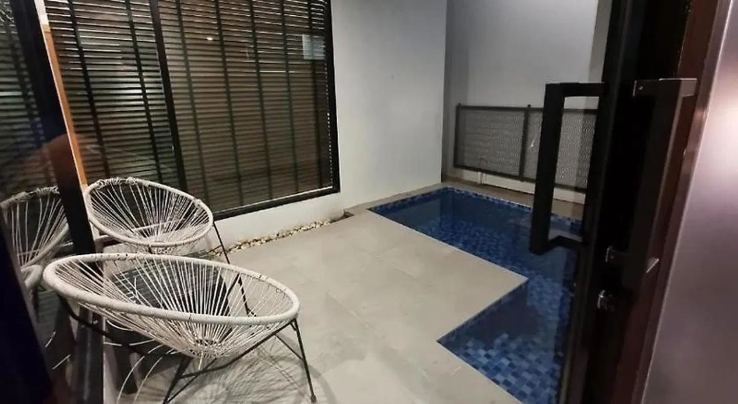 Eya Poolvilla Terrasse