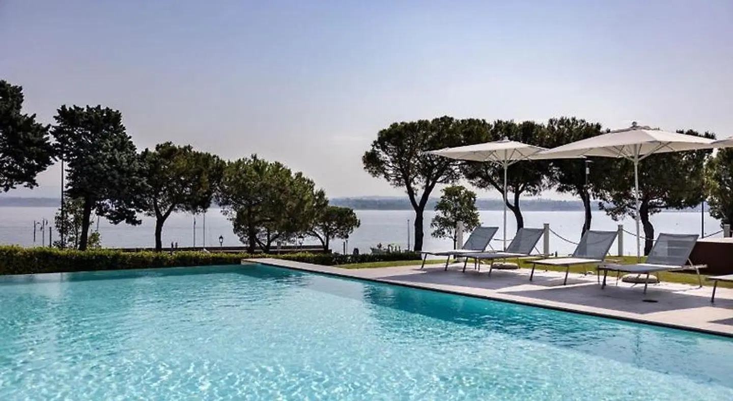 Vision Hotel OUTDOOR_POOL