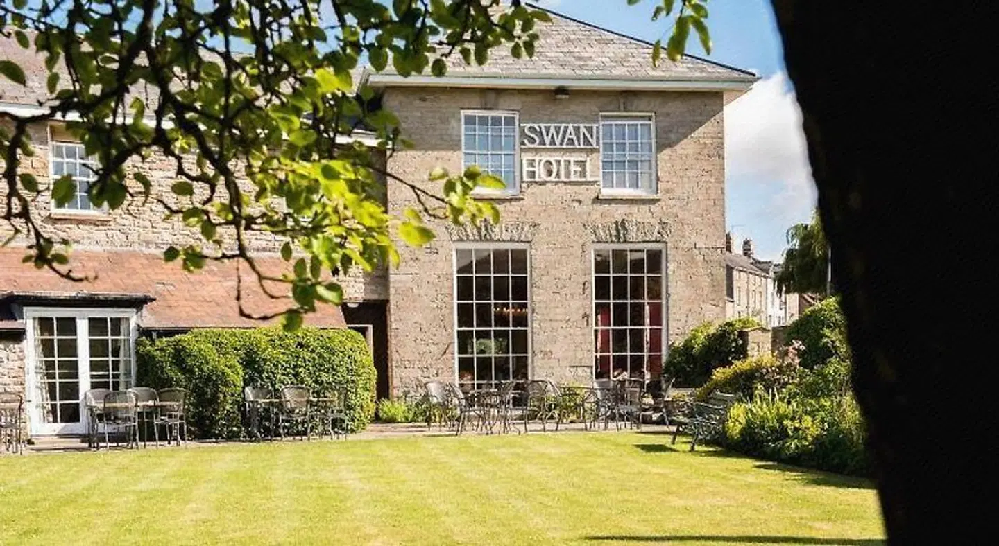 The Swan At Hay EXTERIOR
