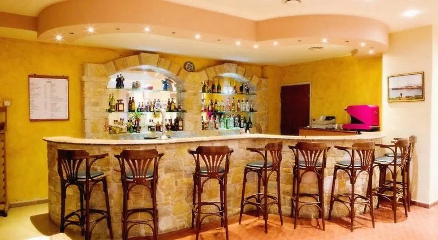 Thomas Beach Hotel Bar