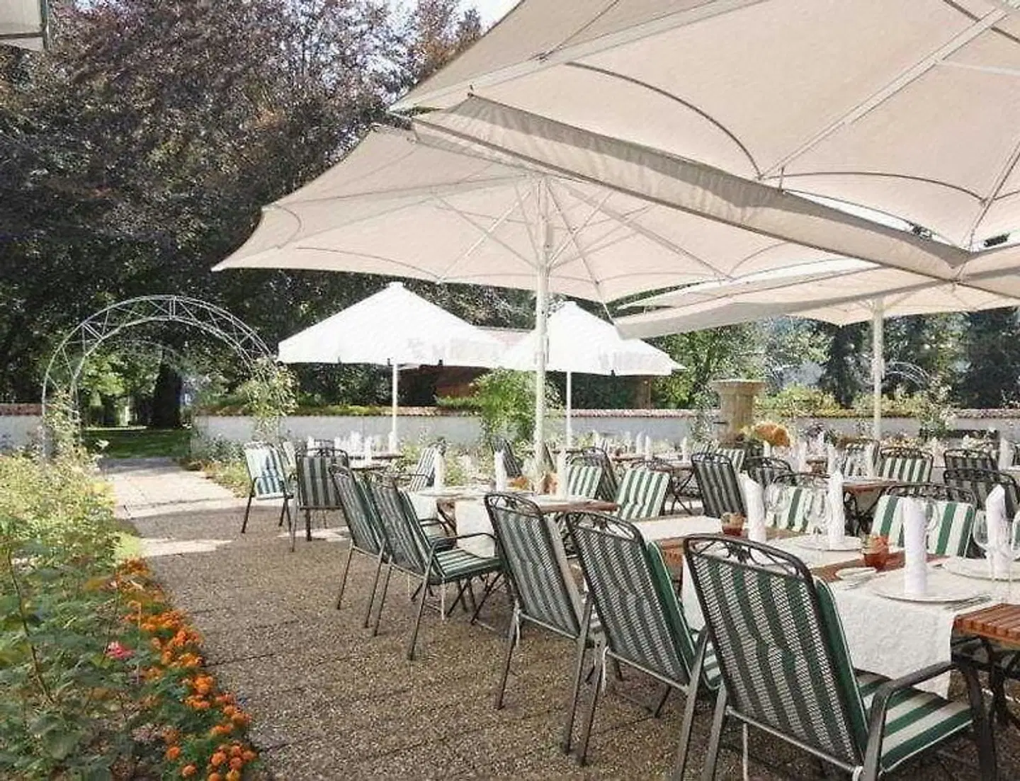 Schloß Hünigen Terrasse