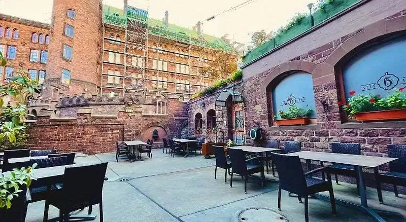 Hoepfner Burghof – Hotelfoto