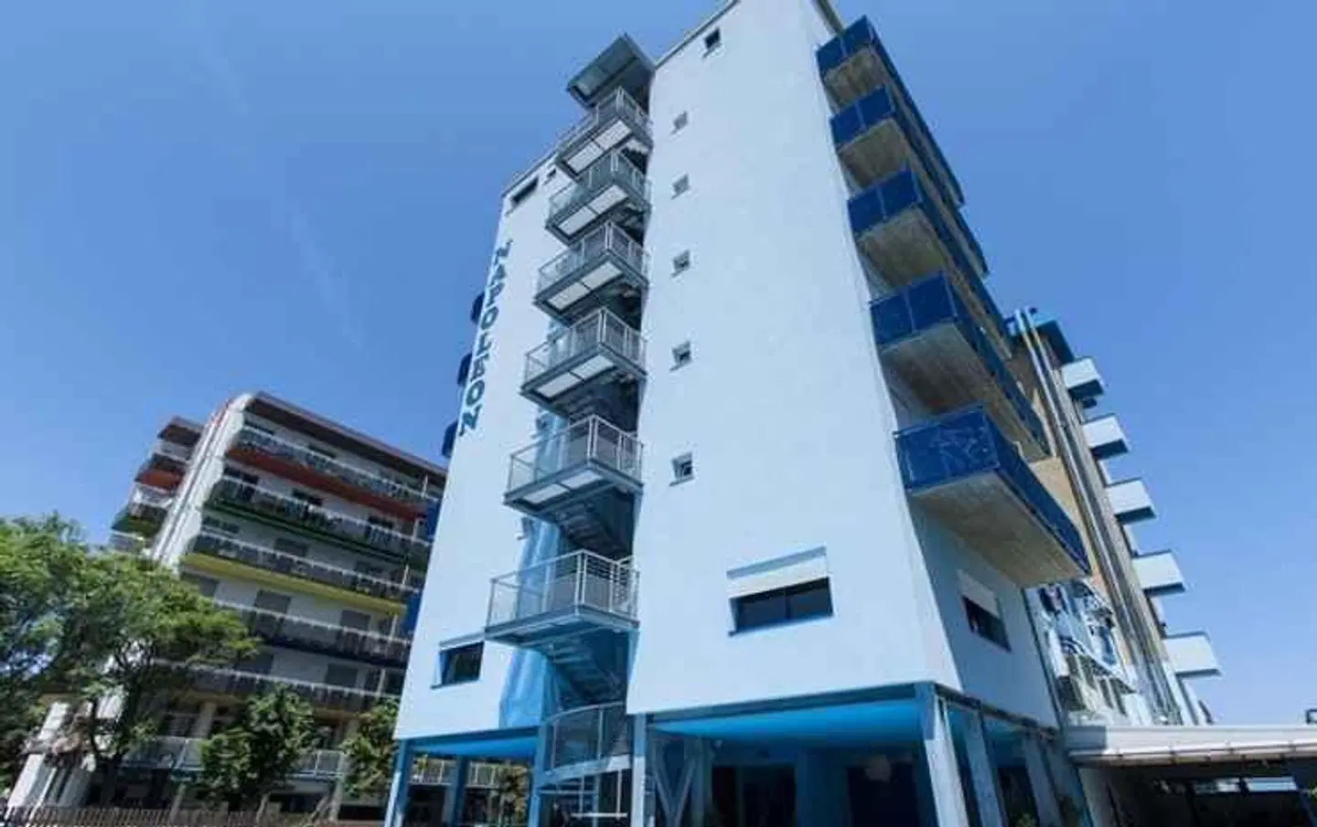 Napoleon EXTERIOR
