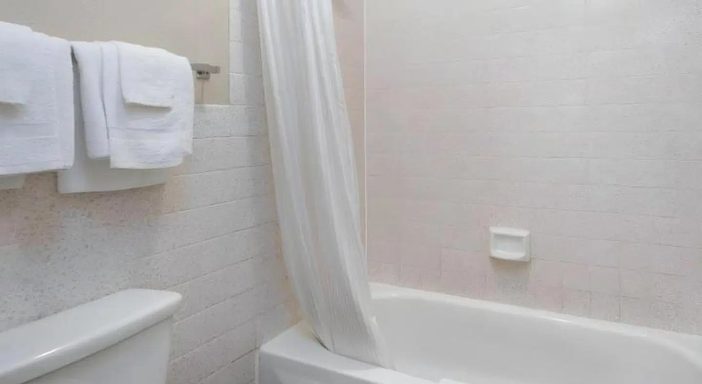 SureStay Hotel by Best Western Fairfield Napa Valley Badezimmer