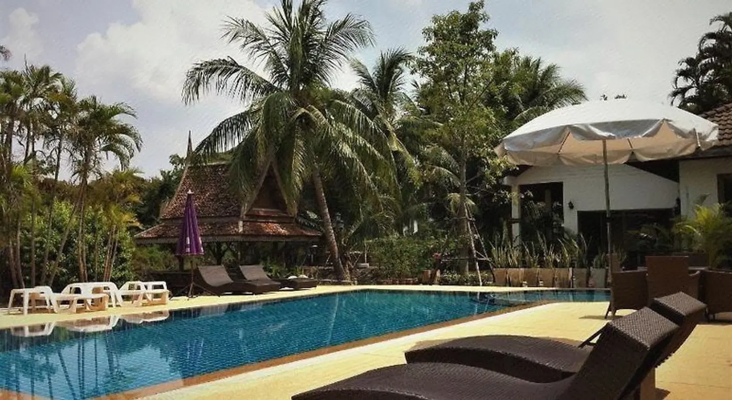 Baan Thai House OUTDOOR_POOL