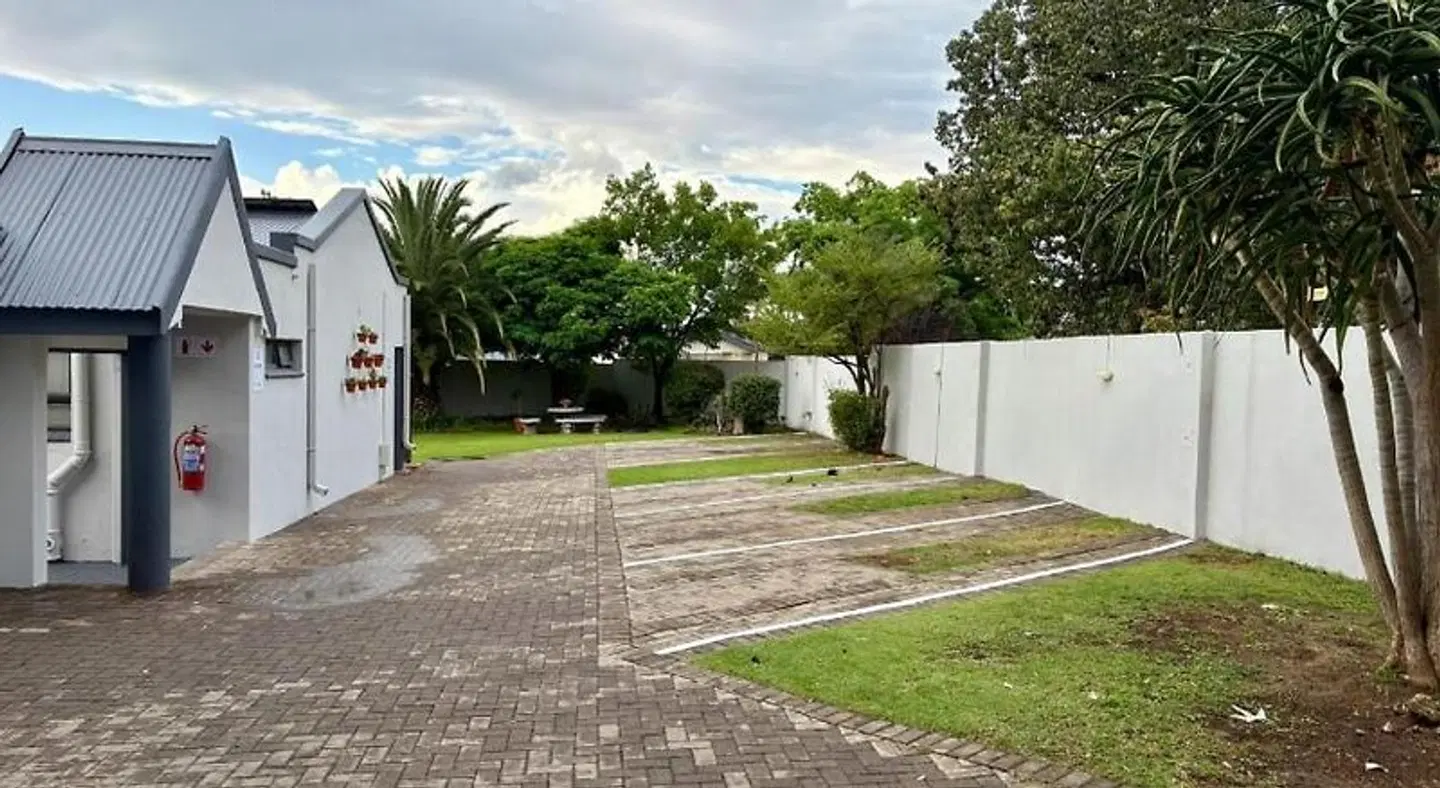 The Suburban Guest House Garten