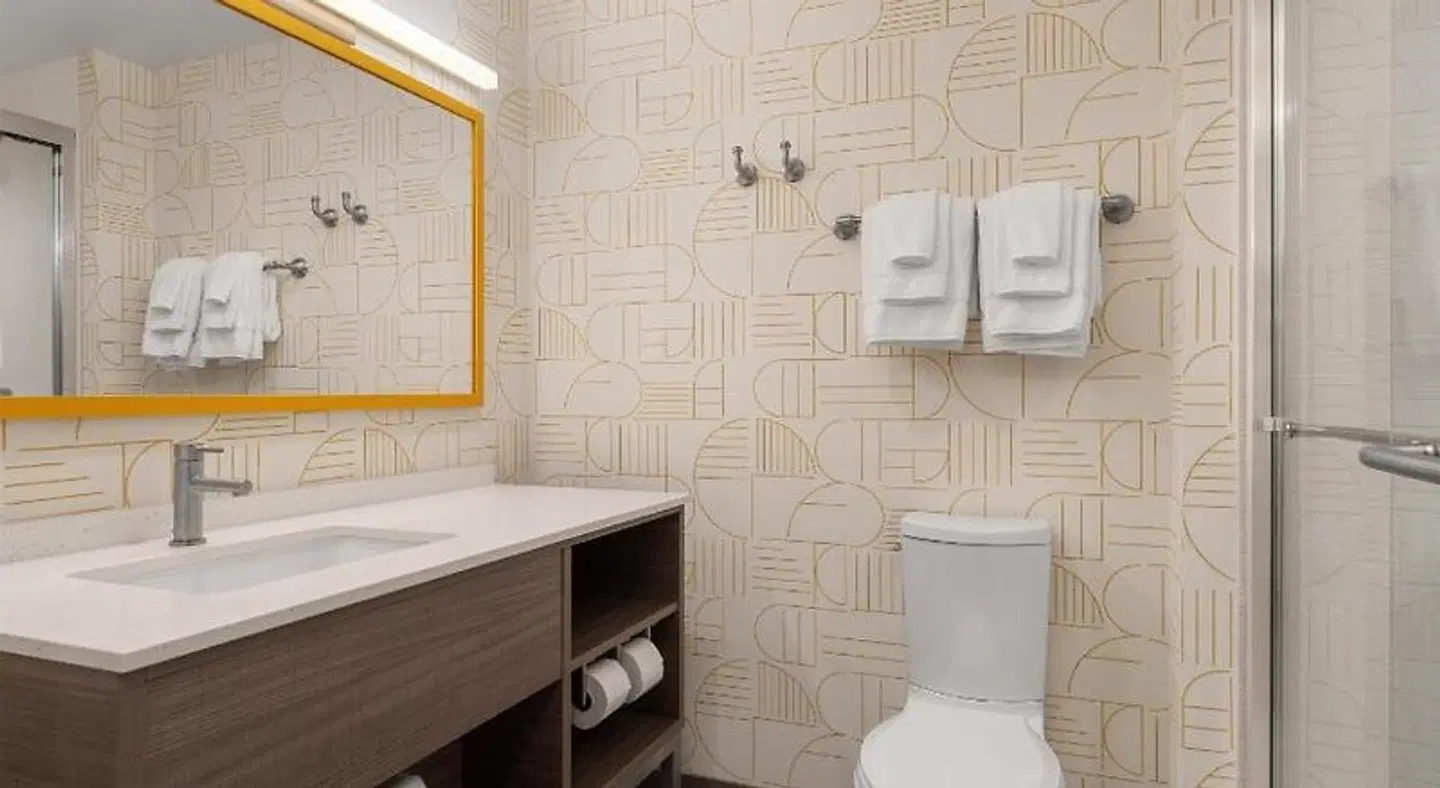 Home2 Suites By Hilton Burlington Badezimmer