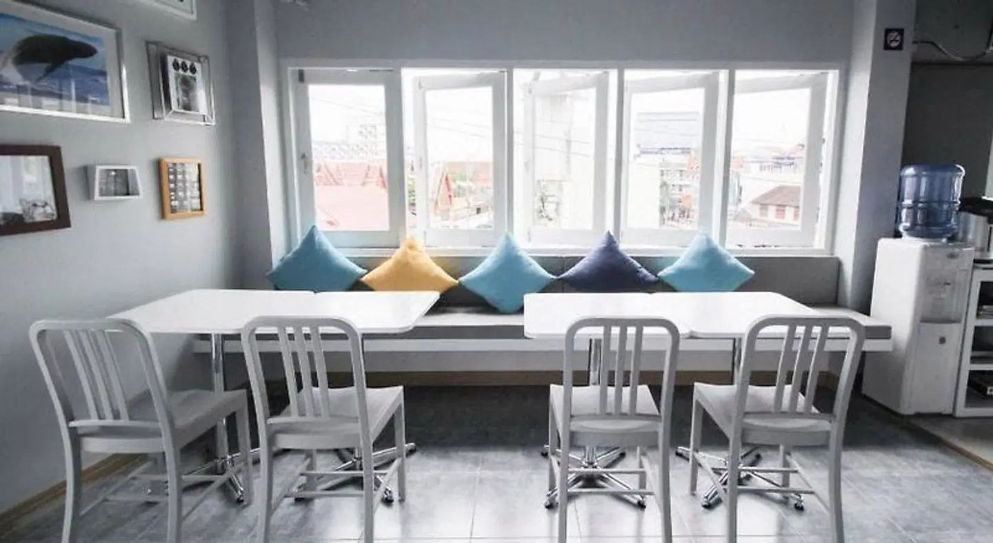 The Moon Hostel Huahin Restaurant