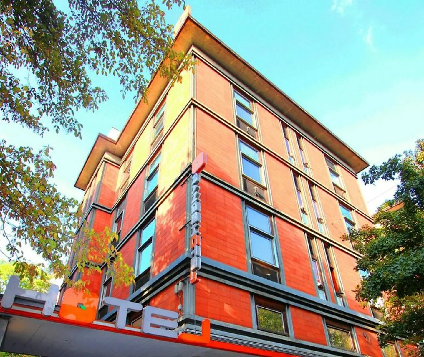 Orange Hotel EXTERIOR