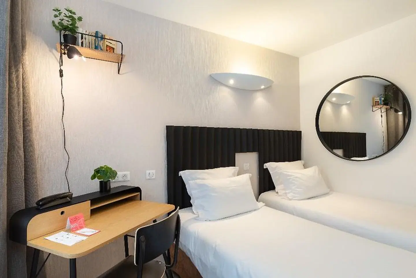 Chromatics Hotel ROOM_EXAMPLE