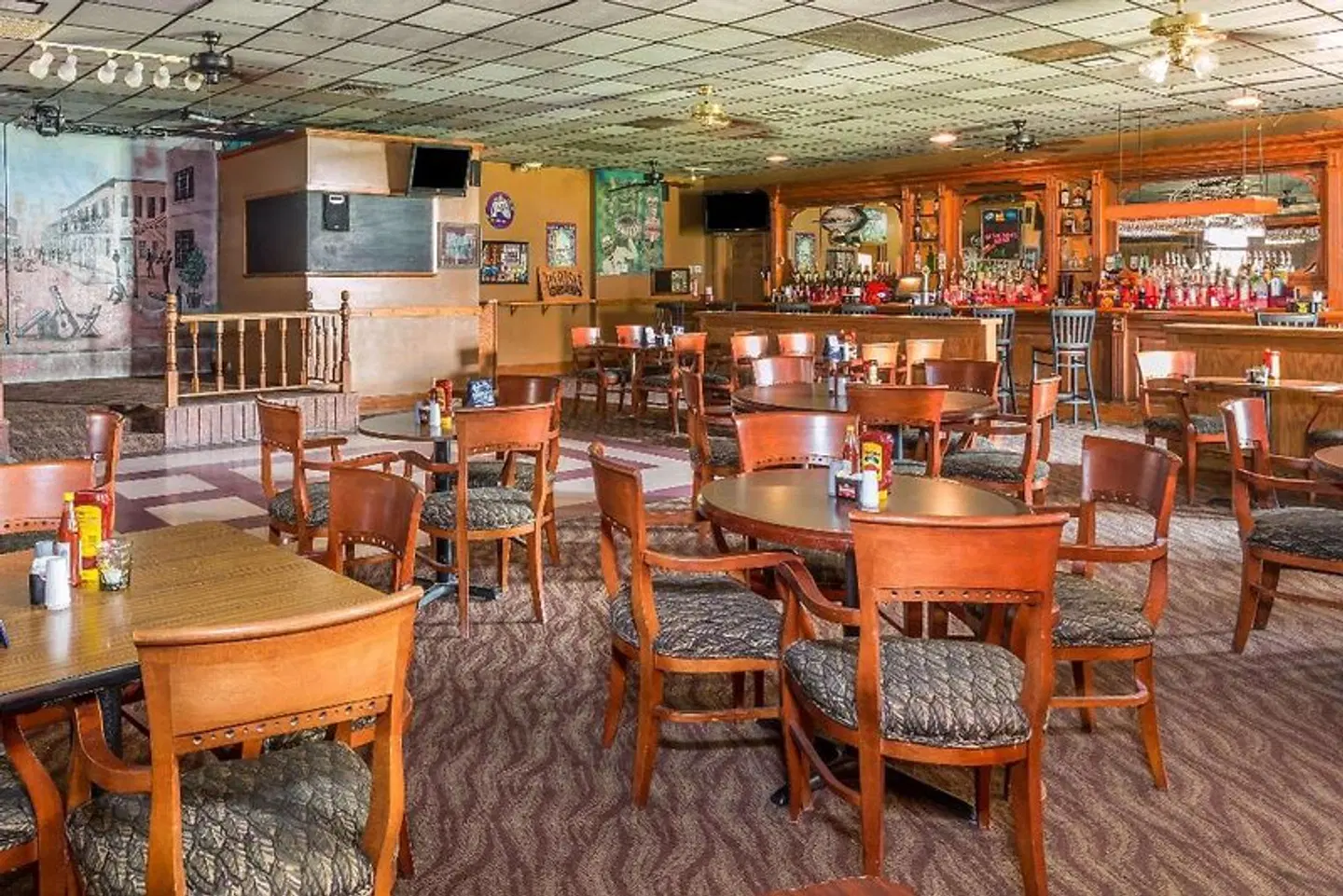 Ramada Inn Houma Bar