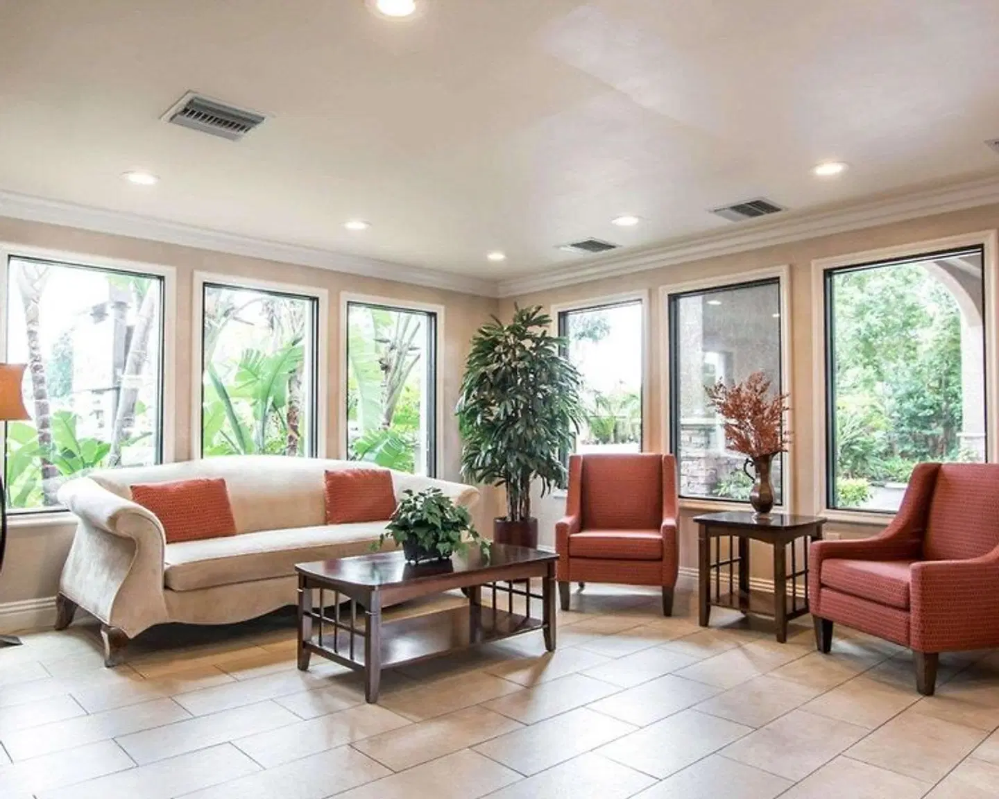 Quality Inn & Suites Anaheim Maingate LOUNGE_LOBBY