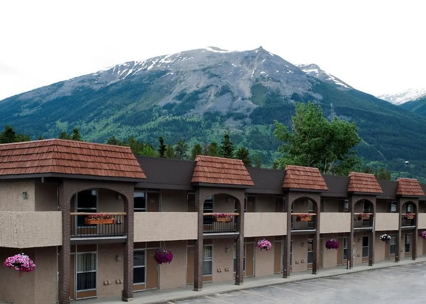 Maligne Lodge EXTERIOR