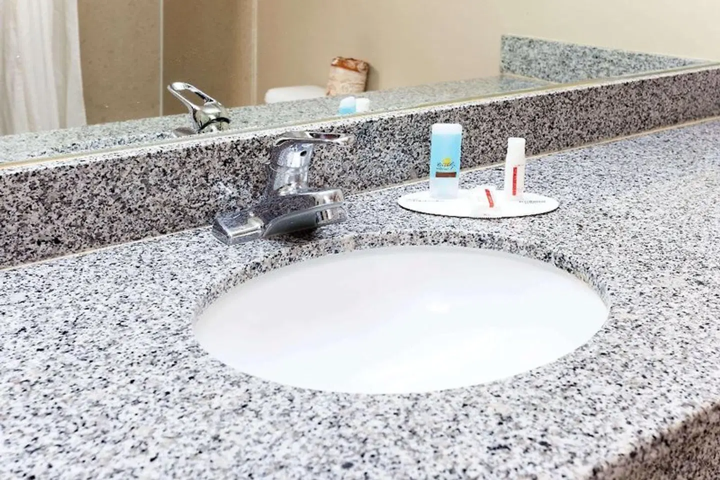 Super 8 by Wyndham Torrance LAX Airport Area HEALTH_BEAUTY