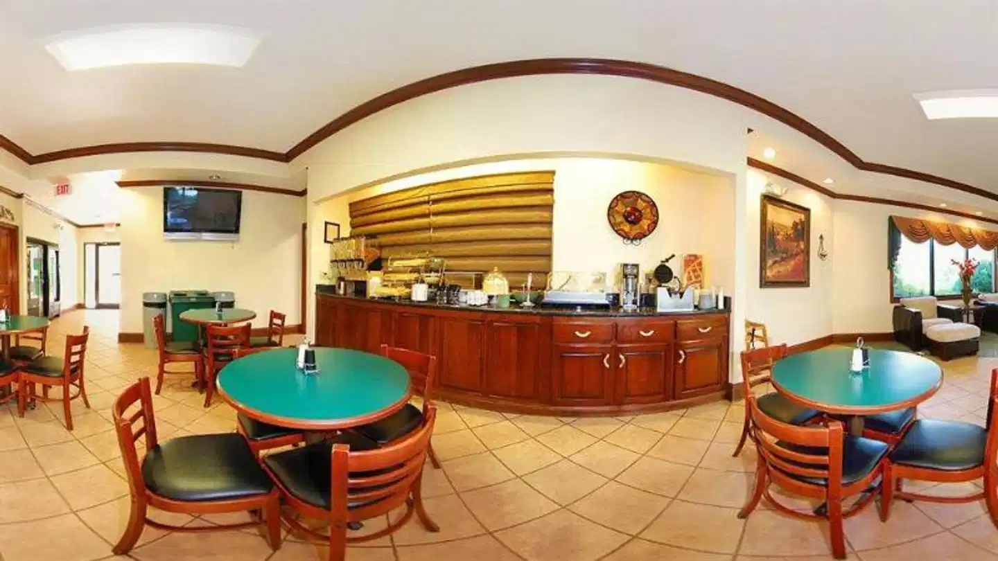 Travelodge by Wyndham Harriman Bar