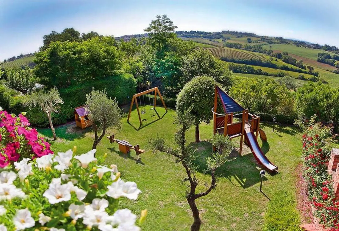 Borgo Tre Rose Hotel & Apartments Garten
