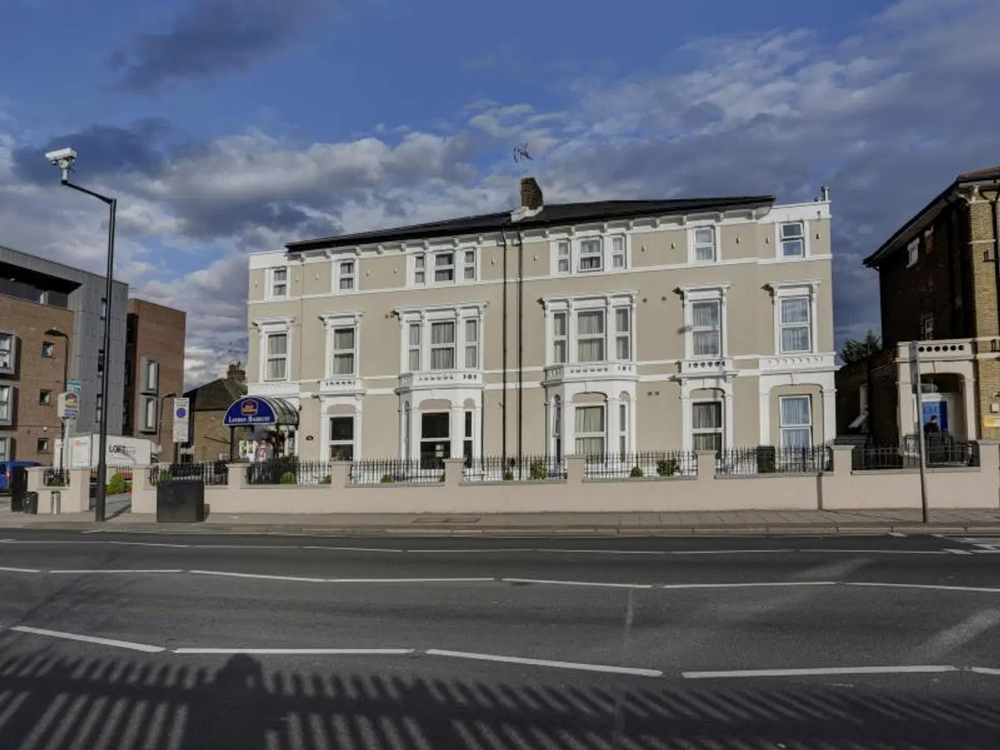 Best Western London Highbury EXTERIOR