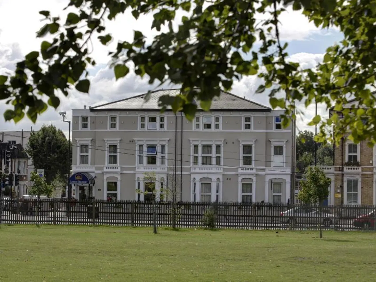 Best Western London Highbury EXTERIOR