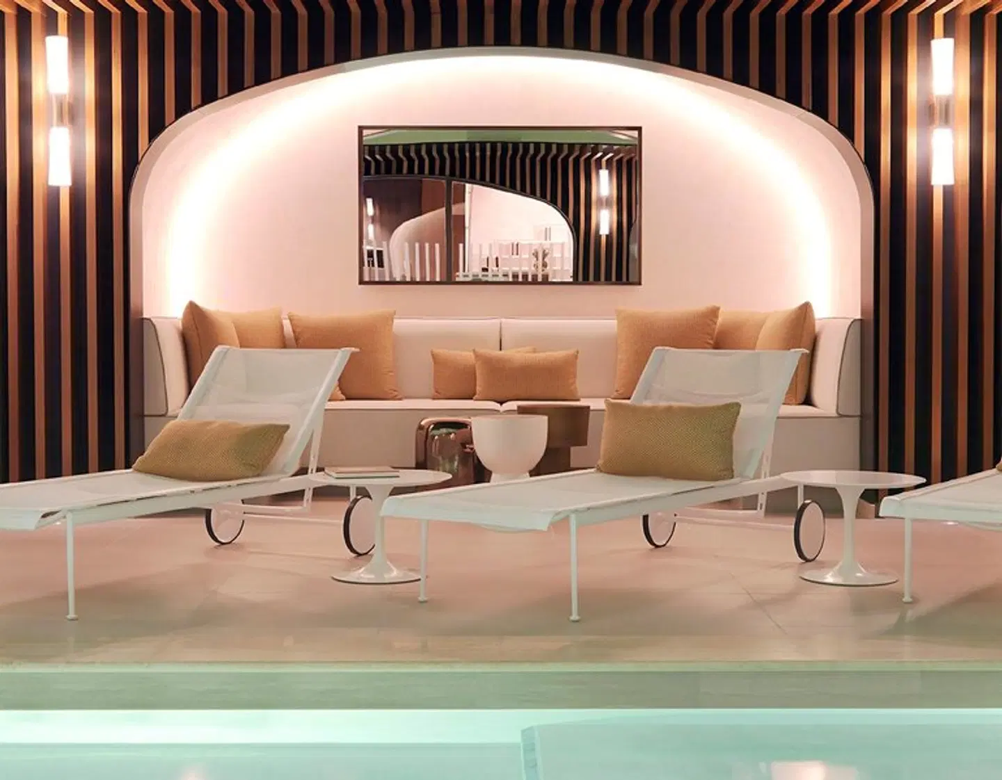 D'Aubusson OUTDOOR_POOL