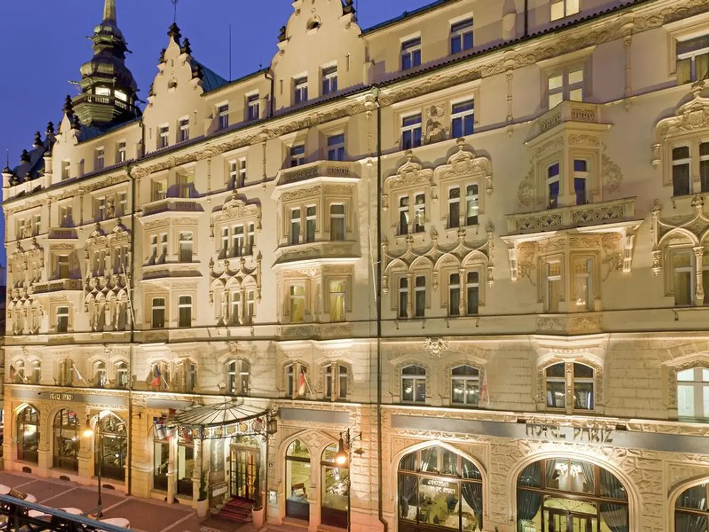 Paris Prague EXTERIOR