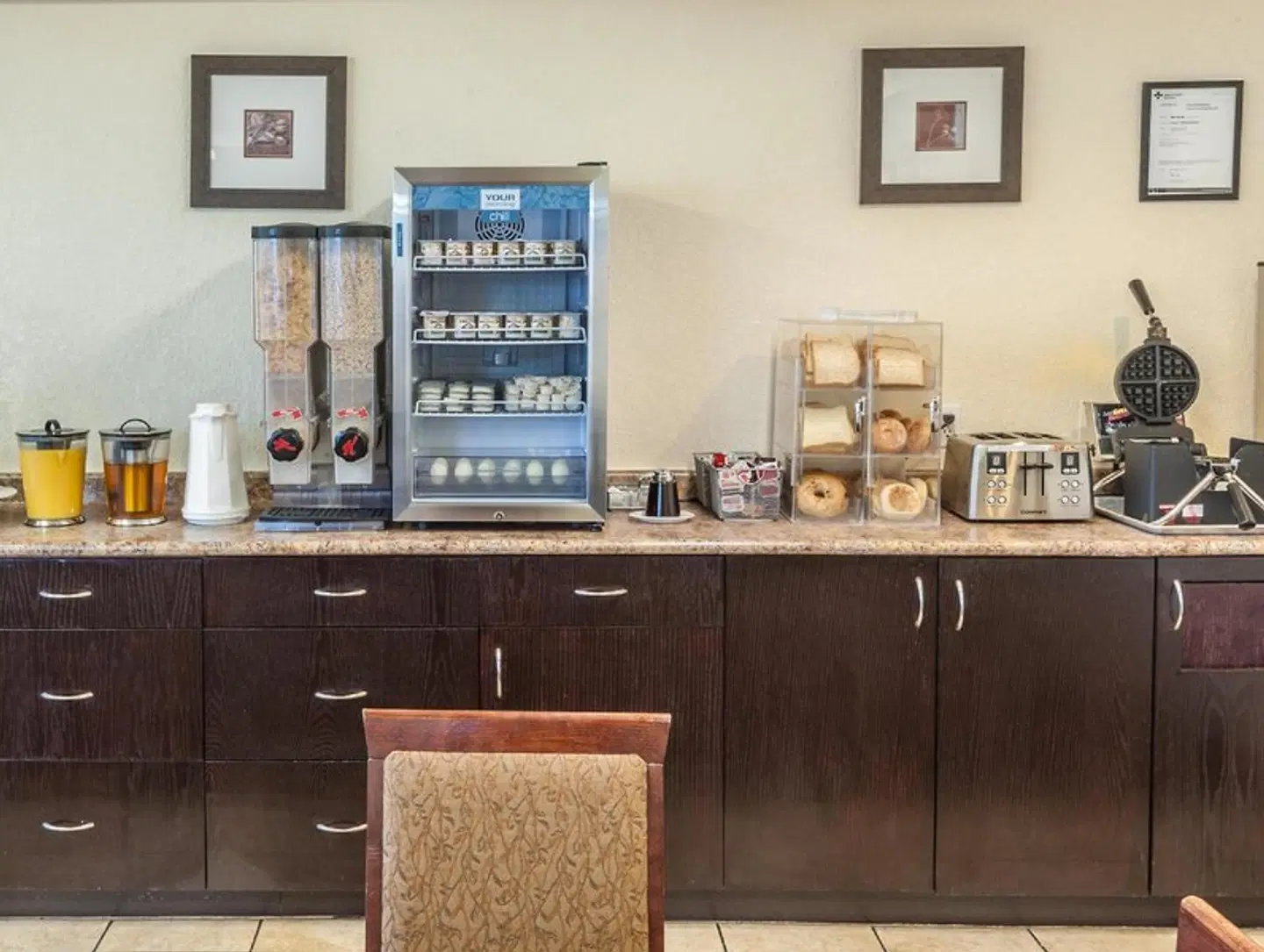 Super 8 by Wyndham Calgary/Airport Bar