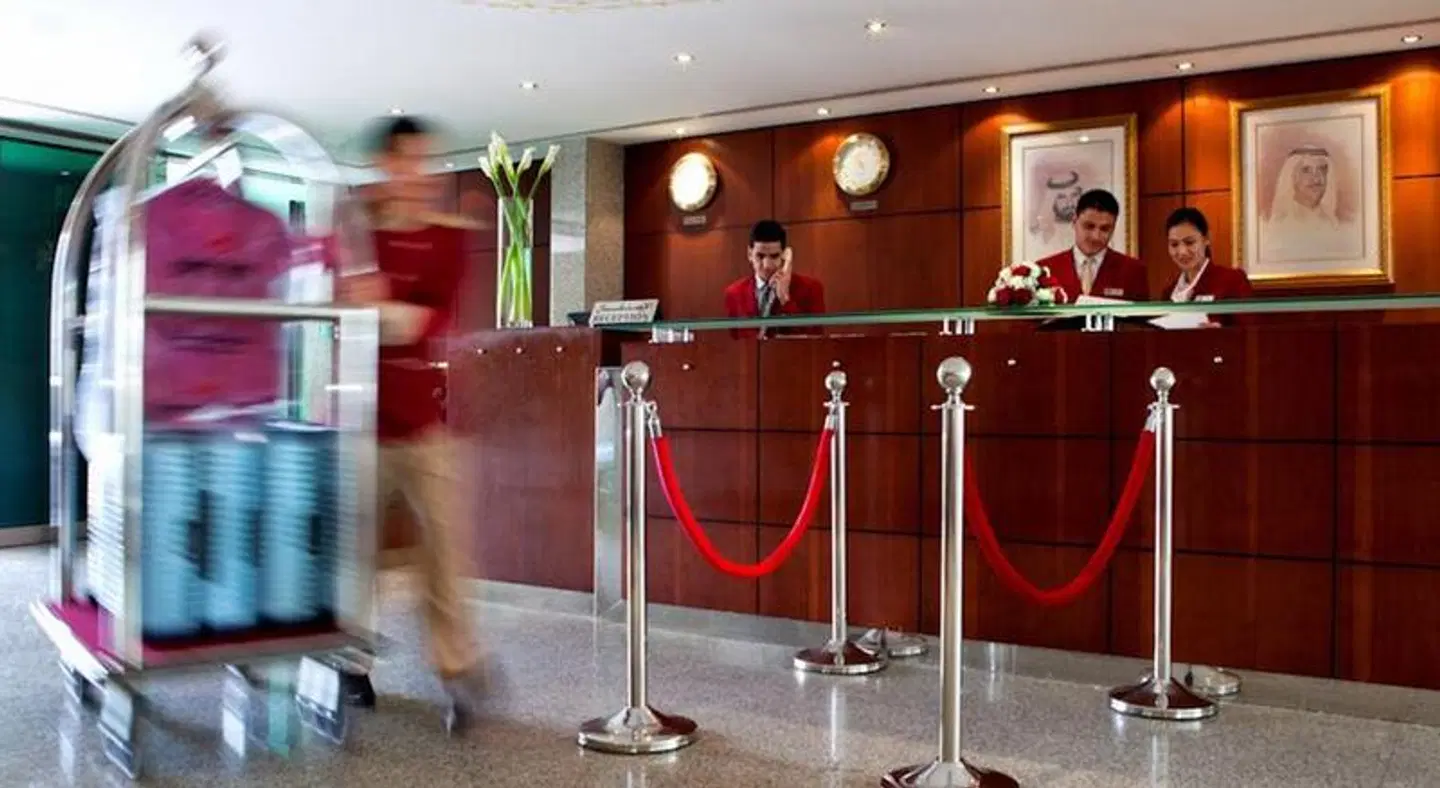 Golden Sands Hotel Apartments Bar