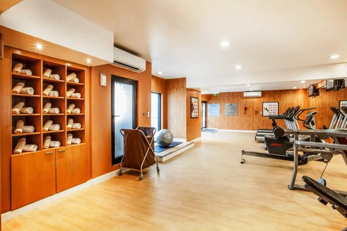 Golden Sands Hotel Apartments Lobby